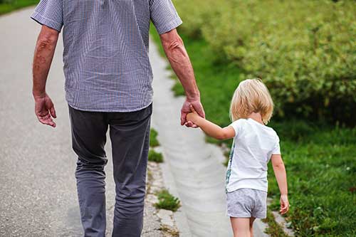 Le shiatsu s'adresse à tout le monde : adultes, enfants, ados, femmes enceintes, seniors