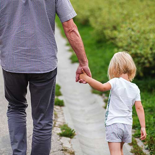 La médecine traditionnelle chinoise s'adresse à tout le monde : adultes, enfants, adolescents, seniors...